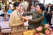 First ladies of Viet Nam, Myanmar visit Van Phuc silk village